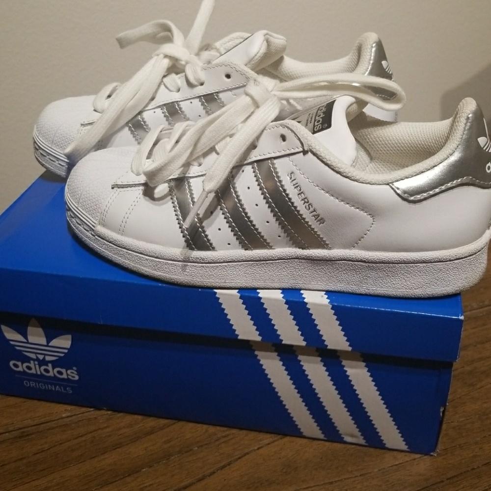 Shoes - Picture 2 of 4